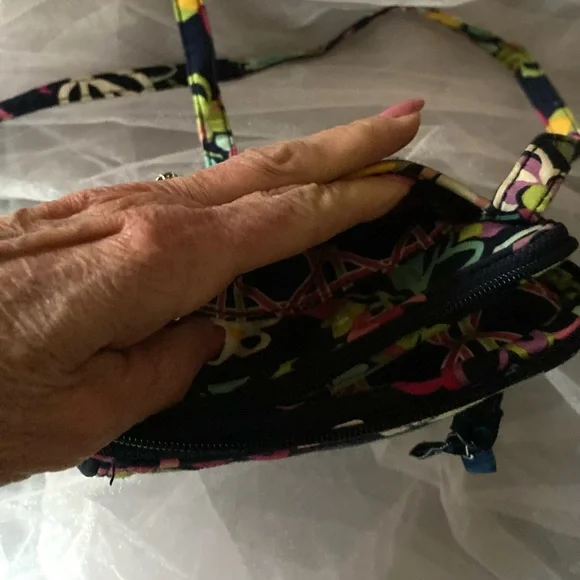 Vera Bradley Crossbody - Picture 4 of 6